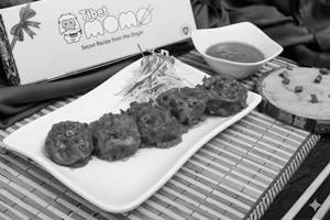 Schezwan Pan Fried Tibetan Veg Momos (5 Pcs)