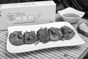 Schezwan Pan Fried Signature Paneer Momoss (5 Pcs)