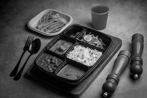Oye Hoye Punjabi Veg Thali