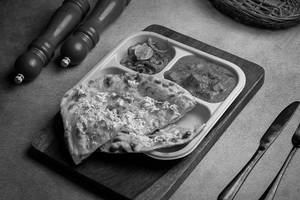 Paneer Naan With Dalmakhani