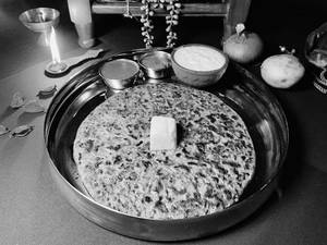 Aloo Pyaaz Paratha (1 Pc - Palak Base Whole Wheat)