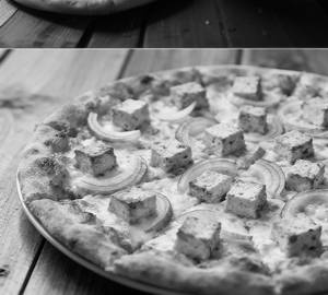Paneer And Onion Pizza (7 inch)