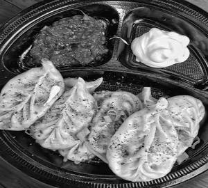 Paneer Momos (8 Pcs)