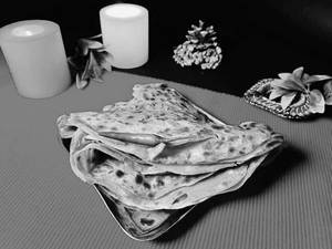 Chilly Khasta Paratha (1 Pc - Whole Wheat - 6 Layer)