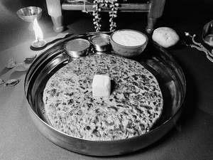 Aloo Paratha (1 Pc - Palak Base Whole Wheat)