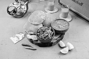 Poori (4 Pcs) With Aloo Curry