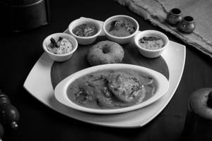 Sambar idli (2 pc) + vada (1 pc)
