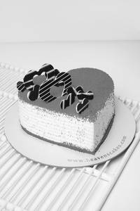 Heart Shaped Red Velvet Cake [500 Gm]