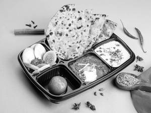 Sarso Ka Saag Makki Ki Roti Thali