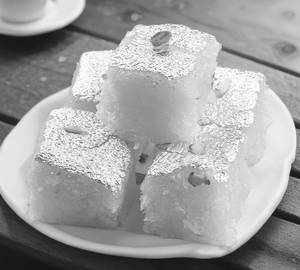 Kesar Nariyal Barfi [Kg]