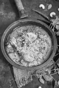 Dum Ka Murgh Yellow Gravy