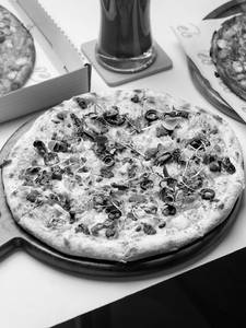 Neapolitan Bianca Di Funghi 10"