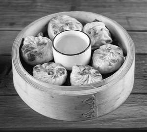 Veg Pan Fried Momos [8 Pcs]