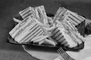 Special Chicken Club Sandwich