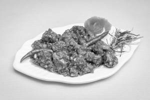 Slice Chicken With Green Chilli Sauce