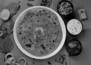 Aloo Pyaz Paratha With Sabzi Combos