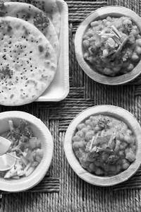 Matar With Kulcha