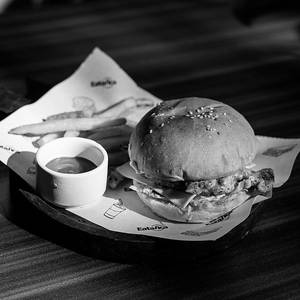 Tommy Lee Bones (chk Steak Burger)
