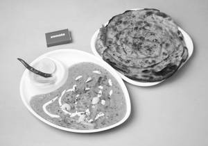 Paneer Makhni (reg/jain) With 1 Lacha Parantha Or Butter Naan