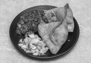 Samosa [2 Pieces] With Chole