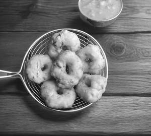 Ulundu Vada