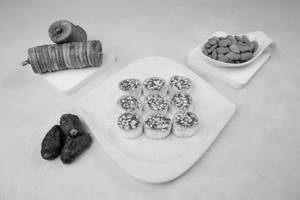 Sugarless Nutty Bites