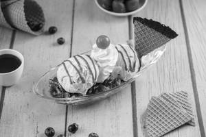 Strawberry Berry Sundae