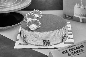 Red Velvet( Buy 1kg, Rs.929 Worth 1/2kg  Cake Free)
