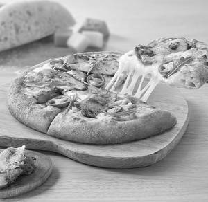 Sourdough Creamy Truffle Chicken Pizza (Reg)