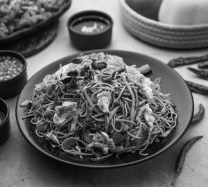 Egg Schezwan Noodles [Serves 2]