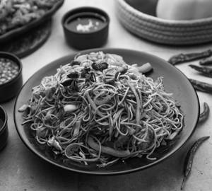 Veg Schezwan Noodles [Serves 2]