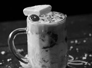 Khatta-meetha Special Jambo Falooda