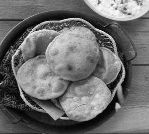 Aloo Bharma kachori 4 pcs with pickle/salad