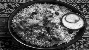 Murg Hyderabadi Biryani With Raita Free  (4pcs)
