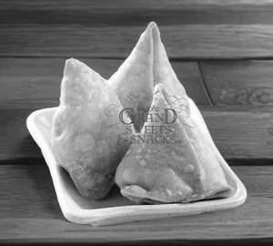 Vegetable Samosa  (  1 Pcs )