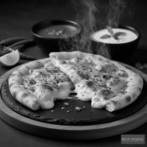 Chilli Cheese Naan (1 Pc.)
