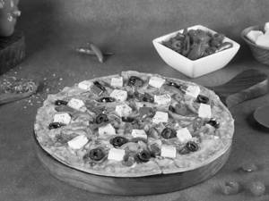 Paprika Paneer Grande Pizza