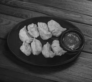 Veg Steamed Momos [6 Pieces]