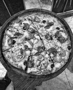 Paneer Chilli Pizza [Large]+ 250ml Cool Drink + Vada PavFree [ Free[online]