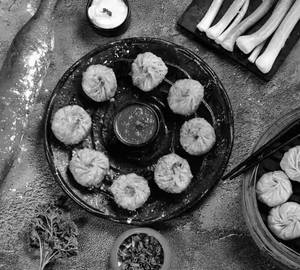 Veg fried momos