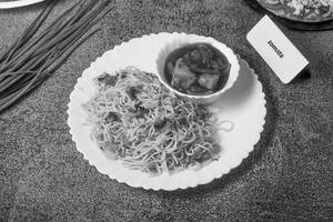 Veg Chowmein + Chilli Paneer (3 Pcs)