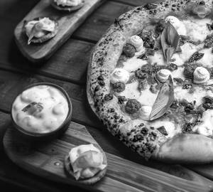 Indi Tandoori Chicken Pizza