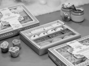 Assorted Sweets With Divider Box (1 Box)