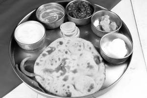 Makki Roti Platter