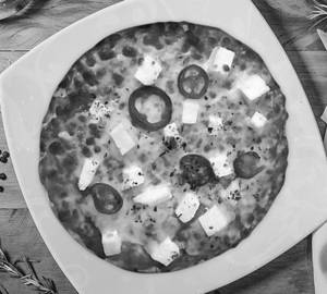 Cheese paneer pizza