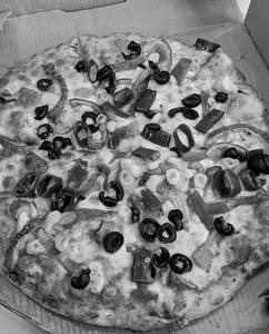 Pizza Veg[Medium]+ 250ml Cool Drink + Vada PavFree [ Free[online]