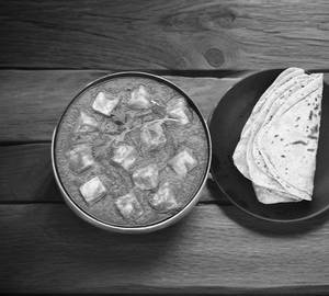 Roti with paneer masala curry