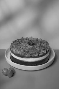 Chocolate Strawberry Cloud Cake - 600 Gms