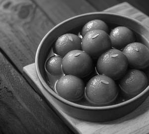 Gulab Jamun 400Gm (6 Nos )