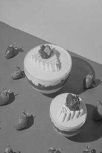 Strawberry Globe Dessert Large - 650 Gms